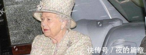 口红 93岁的英国女王超爱美,出门补妆口红色号必须跟服装搭,太精致