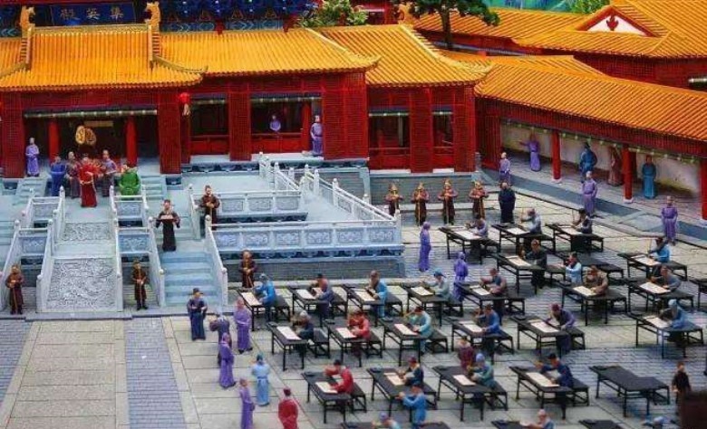 发生|范进50多岁才中举,看他身份地位发生多大变化?难怪他会发疯