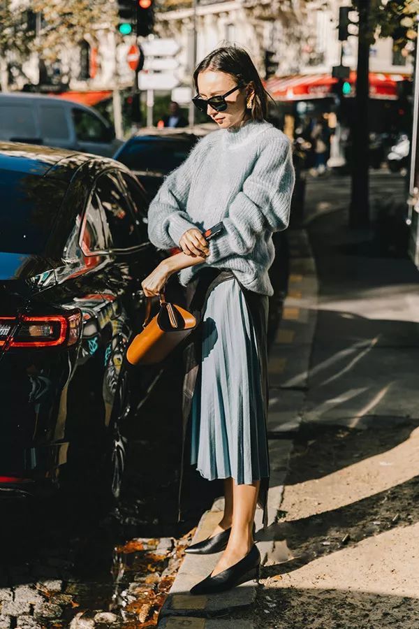 百褶裙|大毛衣+裙子, 才是2020秋冬最时髦的打开方式!