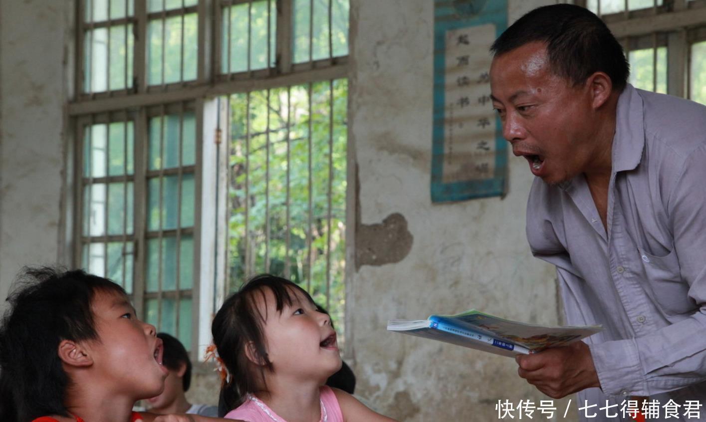 宝妈送老师名贵丝巾，孩子仍不“受宠”，妈妈去问究竟，羞红了脸