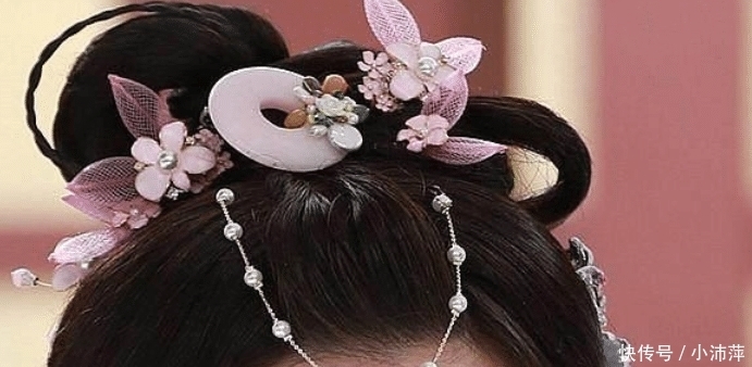 化妆|4个古装头饰, 哪个让你觉得丑? 测别人眼中不化妆的你是哪样?