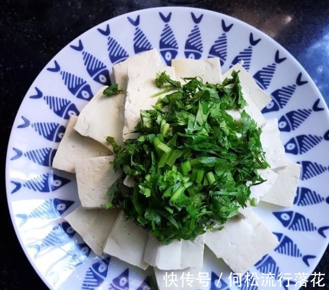 黑豆豆腐|蘸汁黑豆腐，低脂清爽，简直不要太好吃！