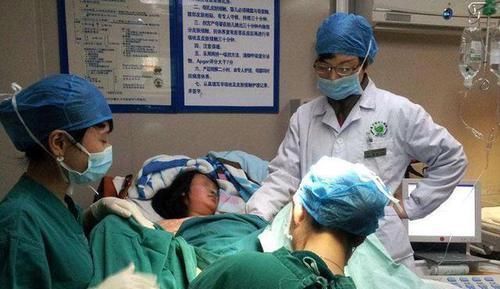 产妇|女性在分娩时,医生说的这3句话会让产妇害羞,医生放轻松