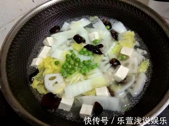 豌豆|家常大炖菜五:八种食物巧妙相聚一锅,看似复杂却简单如一