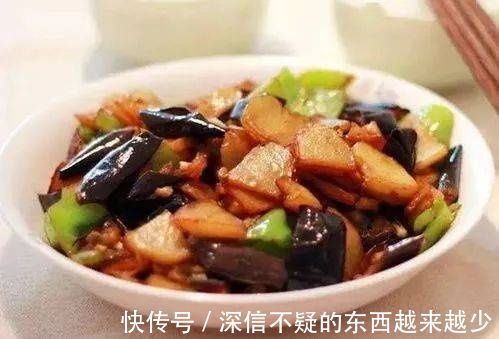 土豆炖排骨|削了皮的土豆老是变色怎么办?教你一招,直接不用担心~