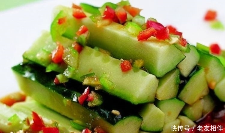 清脆爽口生津止渴,富含大量维生素C,可以增强体质,适合冬天吃