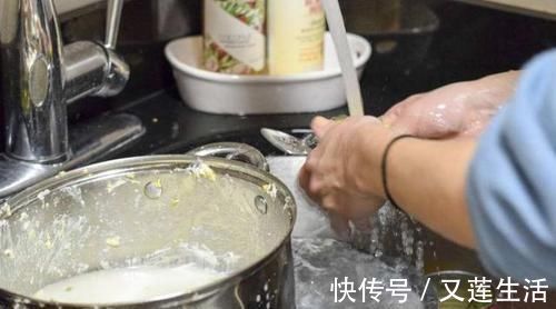 洗碗|洗碗不要用洗洁精了，保洁阿姨都用这妙招，去污快又不伤手
