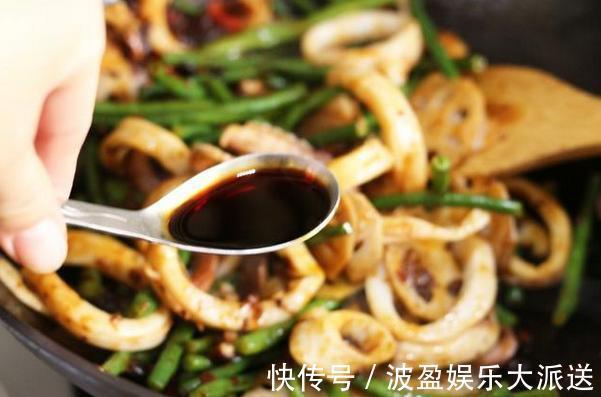 鱿鱼最下饭的麻辣做法,配菜丰富做法不难,鱿鱼弹牙有嚼劲