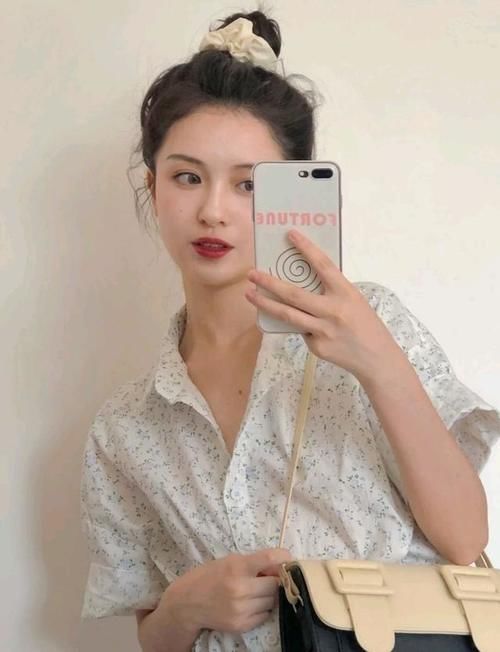 丸子头过时了？那是你不会扎！教你5种洋气扎法，好减龄有关丸子头的不同扎法教程: