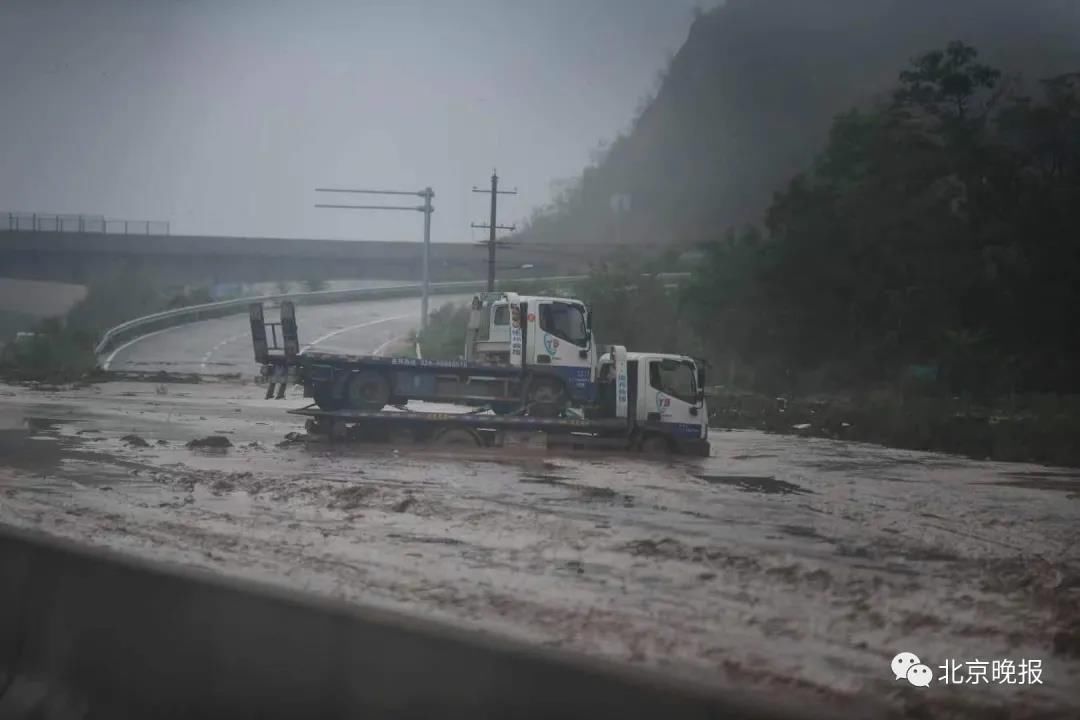 新乡|北京多支救援力量抵达河南灾情最严重地区