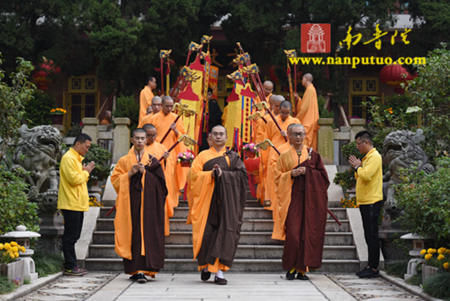 南普陀寺隆重举行传授三皈依法会 快资讯 南普陀寺隆重举行传授三皈依法会 快资讯