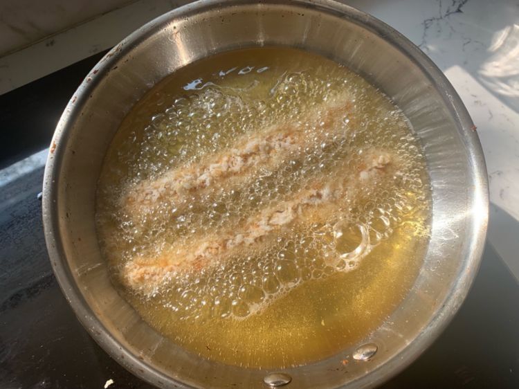 龙利鱼别总蒸着吃,这种做法,外酥里嫩就是香