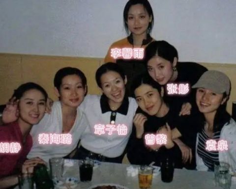 单亲、离婚、困境，《逆光》唱哭背后，那英胡静杨钰莹张柏芝王鸥的坎坷人生