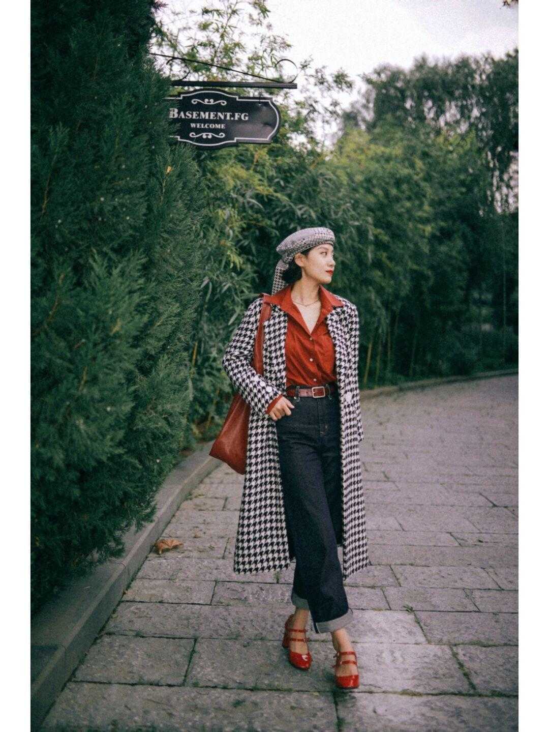 大衣 冬天穿裤子就选黑色牛仔裤,简约百搭不挑人,照着穿就对了