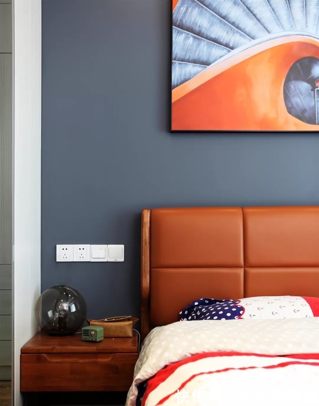 现代|68㎡现代北欧,深色系的简约空间,热情与温情的交织