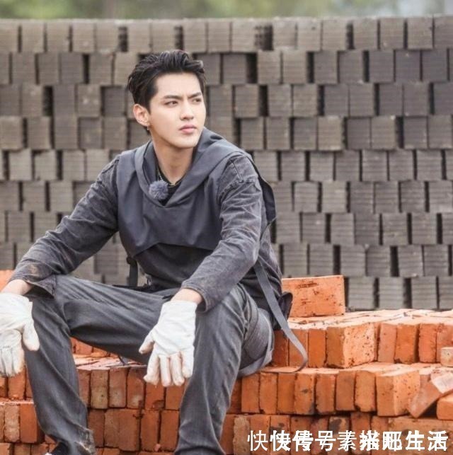 nike 穿假阿迪Aj为了不被排挤,学生穿特步被嘲笑!学校攀比这么可怕