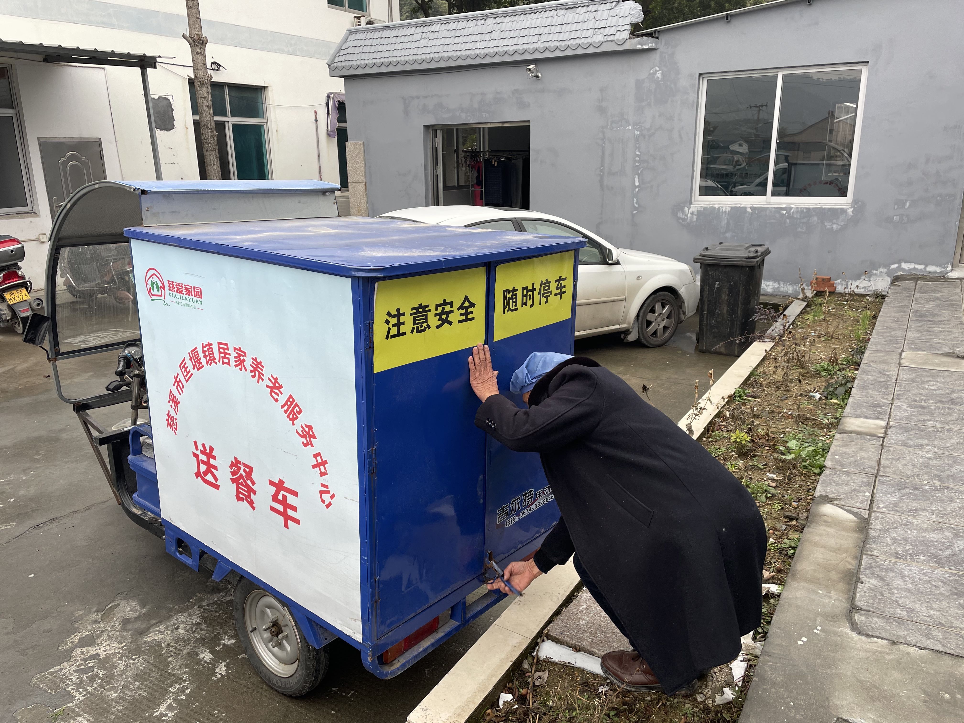 高红波|屋里传来独居老人的呼唤声，送餐师傅毛国良伸出援手