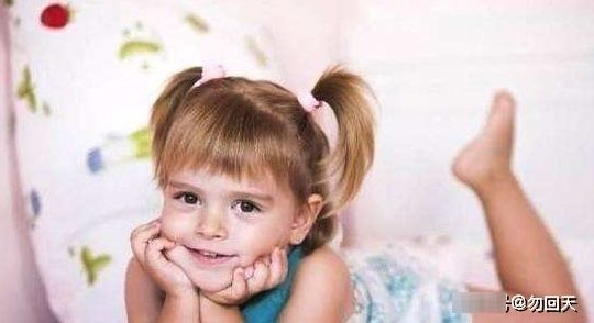 女孩|女孩第一次来月经,若小于这个年龄,偷乐吧,对孩子发育有好处