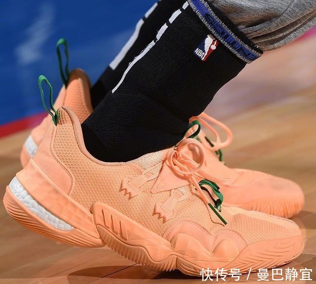 签名鞋|NBA球员上脚：保罗·乔治上脚PG1，杜兰特上脚欧文配色