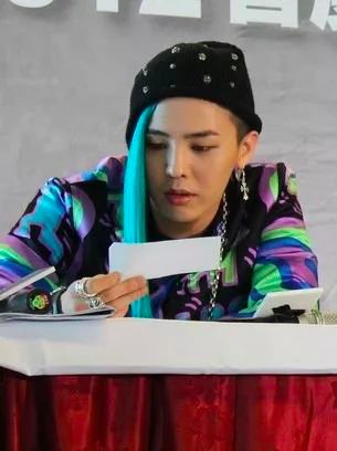 张艺兴|独家！全网都在问，王一博《这街4》的报童帽原来是这顶？