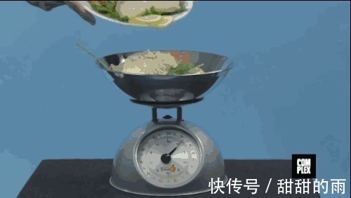 饮食|作死小伙挑战巨石强森5000卡饮食，结果吃到吐了