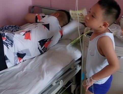 陪娃|“最懒奶爸”陪娃挂吊水火了，娃一脸无辜：现在的爹可真难带