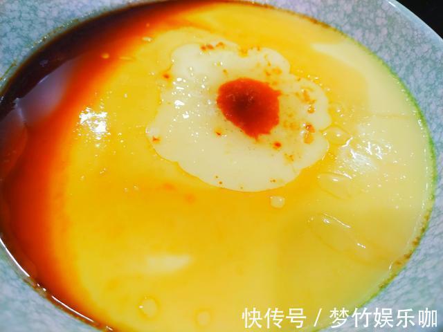 鸡蛋羹怎么蒸？60岁大妈教你牢记“3要点”，鸡蛋比豆腐脑还嫩