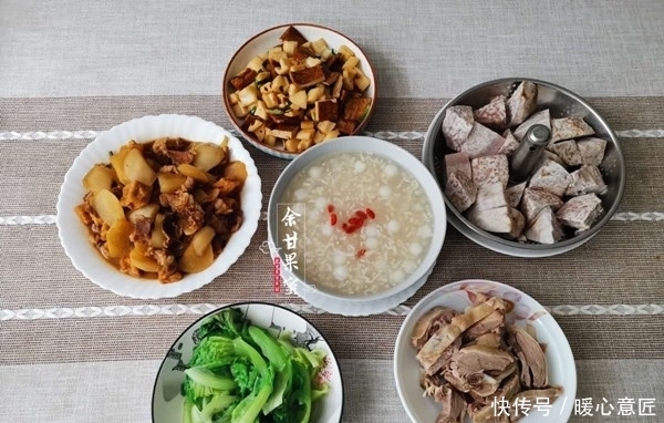 豆腐果|小长假不出游,在家也认真吃饭,有火锅有面食,家常菜肴也味美