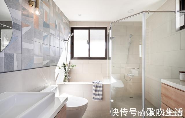 视觉效果|这才是生活，他买下143㎡大平层，保留一间卧室，只为住着舒适