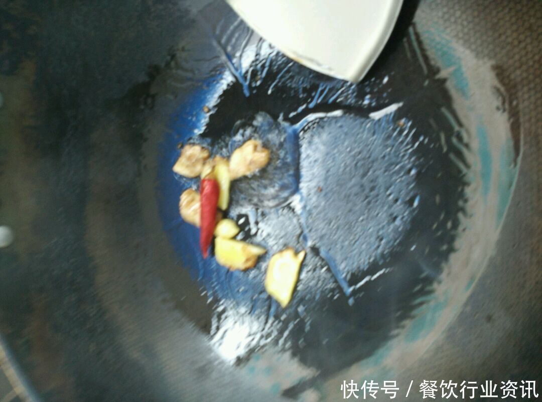 解馋|秒杀某师傅的红烧牛肉面,“他”来了,家里日常解馋必备!