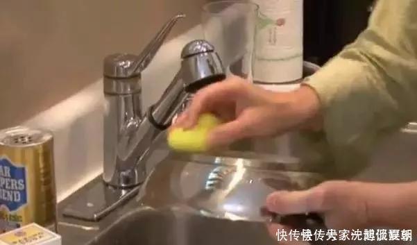 牙膏|用完的牙膏管别扔掉,放在厨房一年能省不少钱,邻居见了纷纷学!