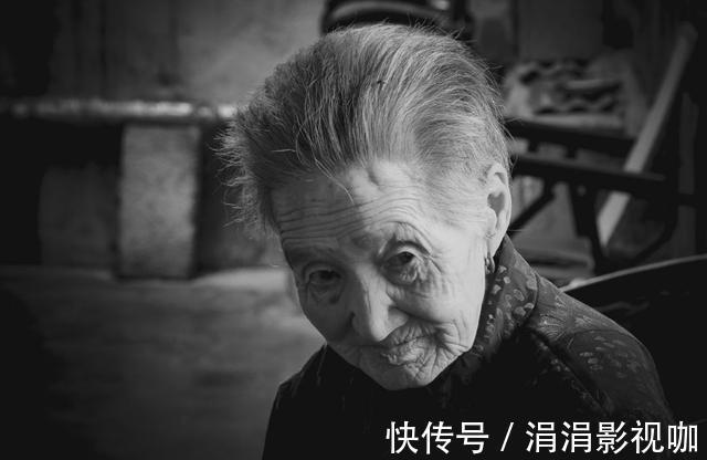 回事|不帮子女带娃的老人，到晚年多半逃不过“3个结局”，别不当回事