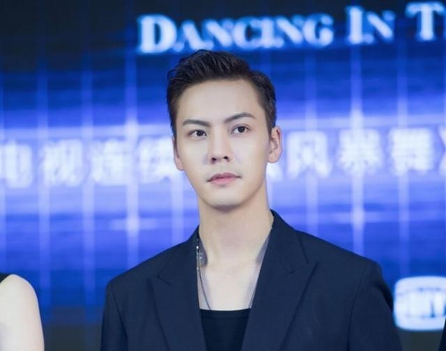 国字脸 男士有这4个标志,很适合剪“背头”发型,轻熟又帅气