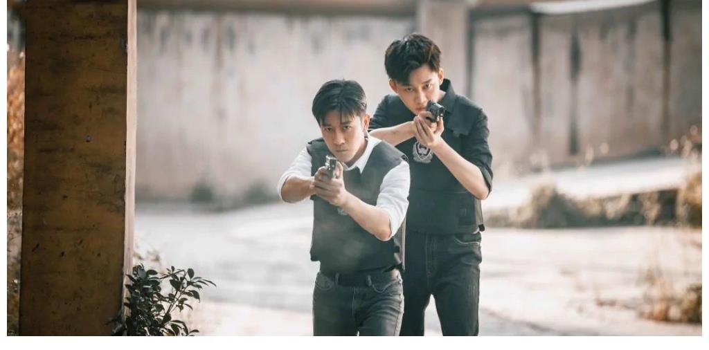 |《双面神探》首播:剧情搞笑,刘奕君刘怡潼父子同台引热议