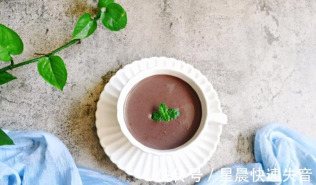 核桃|黑豆配黑米，滋补又养护，加了核桃更完美！