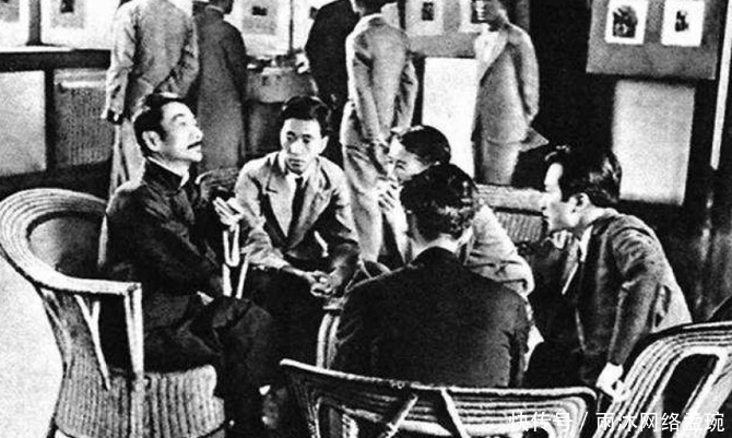 爱上老师,为嫁给他甘愿做妾,可付出了一生,输给丈夫的红颜知己