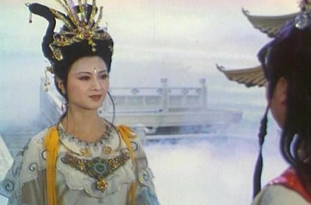 贾宝玉神游太虚境,为何要和秦可卿云雨你看曹雪芹是怎么写她的