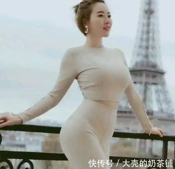 楚楚动人的紧身裤美女，大秀迷人好身材