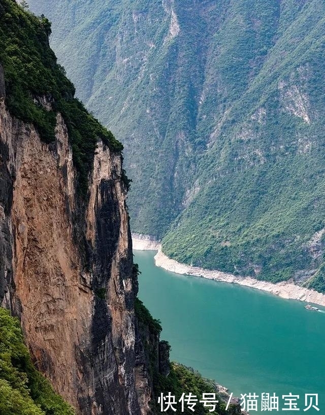 巫山鹰嘴岩成三峡旅游新的引爆点