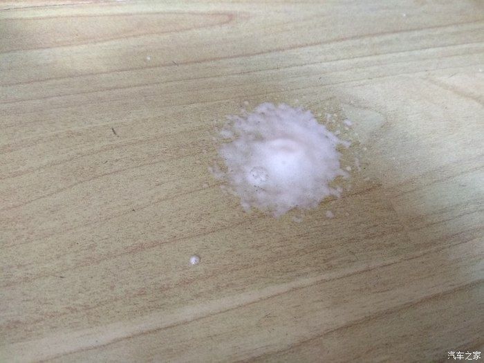 地毯|只需一瓶多功能泡沫清洗剂，就会让你的爱车内饰焕然一新