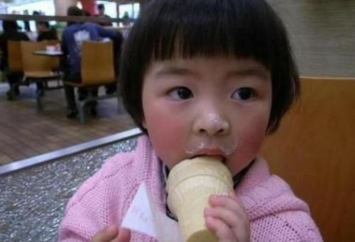 罪魁祸首|7岁女童瘦得皮包骨,停止发育,医生:3种带娃方式是罪魁祸首