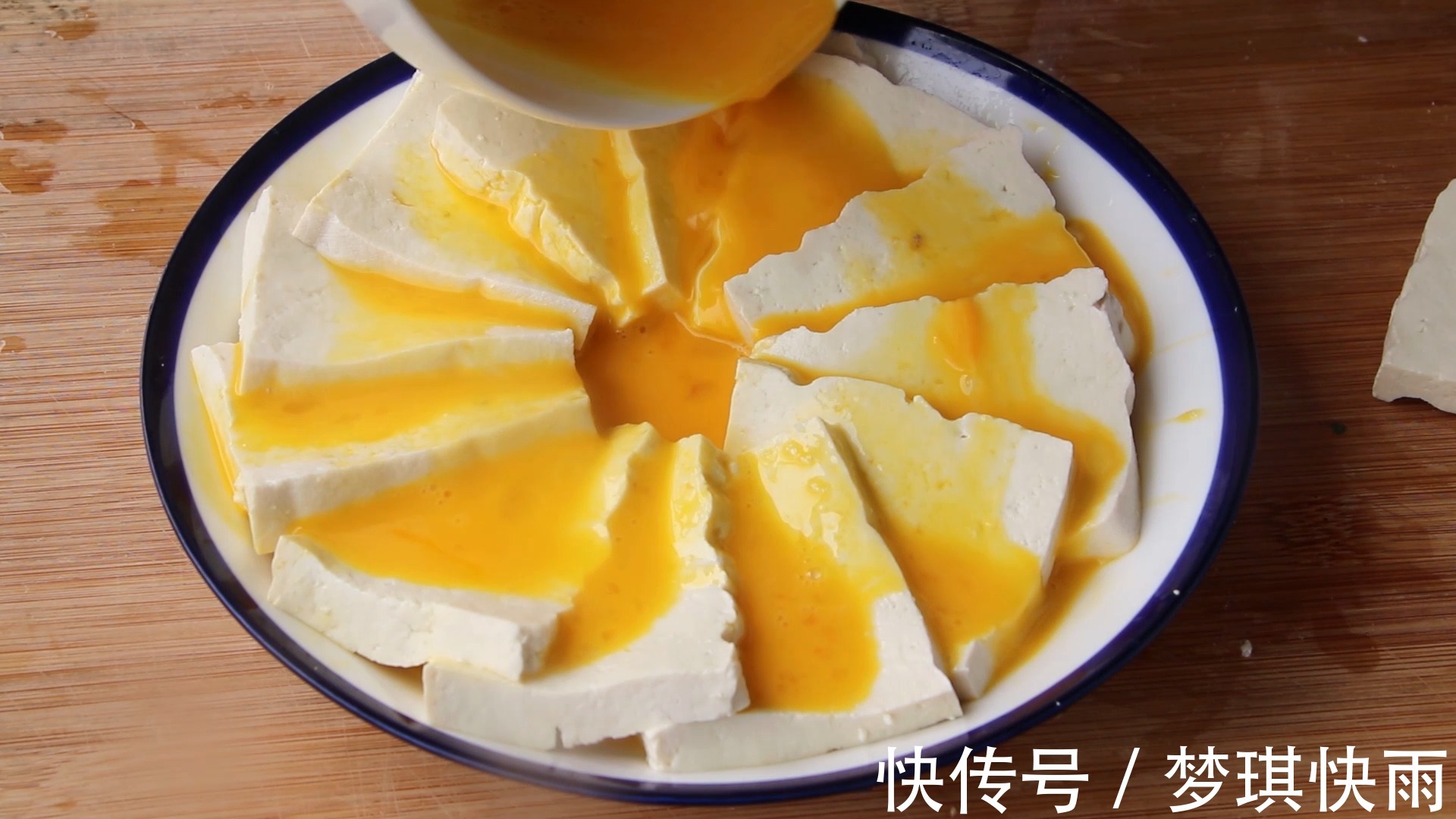 鸡蛋|用豆腐和鸡蛋做的这盘菜，在饭店卖到88块，我在家只用5块钱搞定