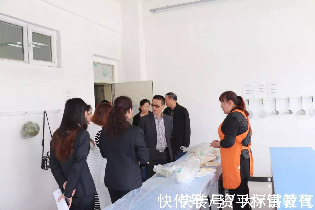 家长|双减后的周末,老师突然要求家长上传生活照,有人爆出了“猛料”