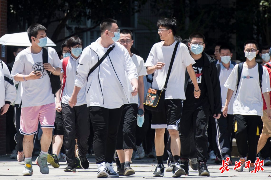 今日大武汉|①名师点评作文题②夏日休闲好去处③社保卡换新更方便| 武汉市第十一中学