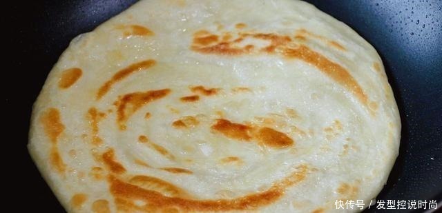 层次|在家不出门,教你鸡蛋灌饼的新做法,不鼓泡却起层次,外酥里嫩