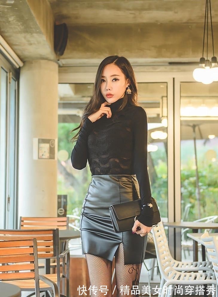 黑高跟鞋 又到了可以穿皮裙的季节了,脚上搭配一双黑高跟鞋,知性又优雅