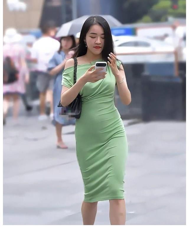 裤子 美而不凡的连衣裙穿搭可爱有气质，个性与气质并存，举止优雅