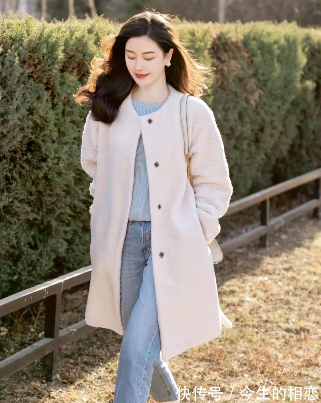 颜色 大衣里面搭什么才好看?试试这几种穿法,轻松穿出温暖优雅感