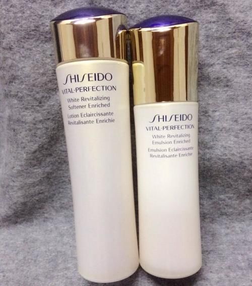 相见恨晚的水乳系列：深层补水，由里到外美白，维持肌肤再生能力