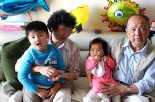 假带娃|有一种拖累叫“老人假带娃”,看起来很辛苦其实全凭嘴,太坑娃